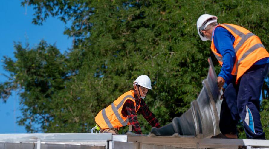 Professional gutter cleaning in Antioch, CA